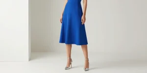 quelle couleur de chaussures avec une robe bleue roi