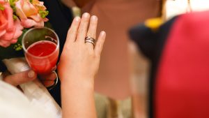 Chevalière pour femme : histoire, tendances et conseils pour choisir sa bague emblématique